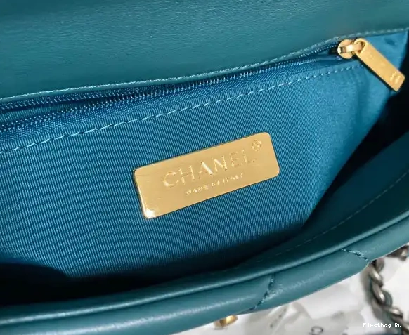 First Bag Ru BAG FLAP 19 CHANEL 0630
